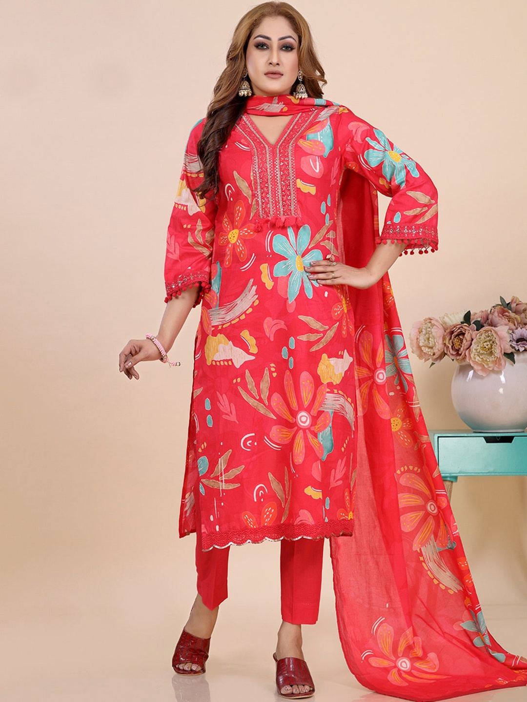 

Amchoor Floral Printed Panelled Straight Kurta With Trousers & Dupatta, Pink