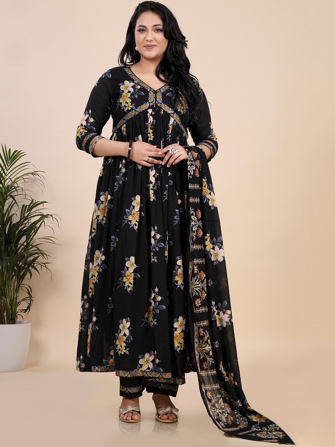 

Amchoor Floral Printed V-Neck Beads and Stones Kurta with Trousers & Dupatta, Black