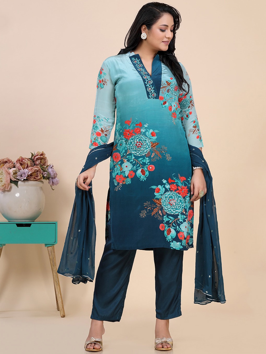 

Amchoor Floral Printed V-Neck Straight Kurti with Trousers & With Dupatta, Teal