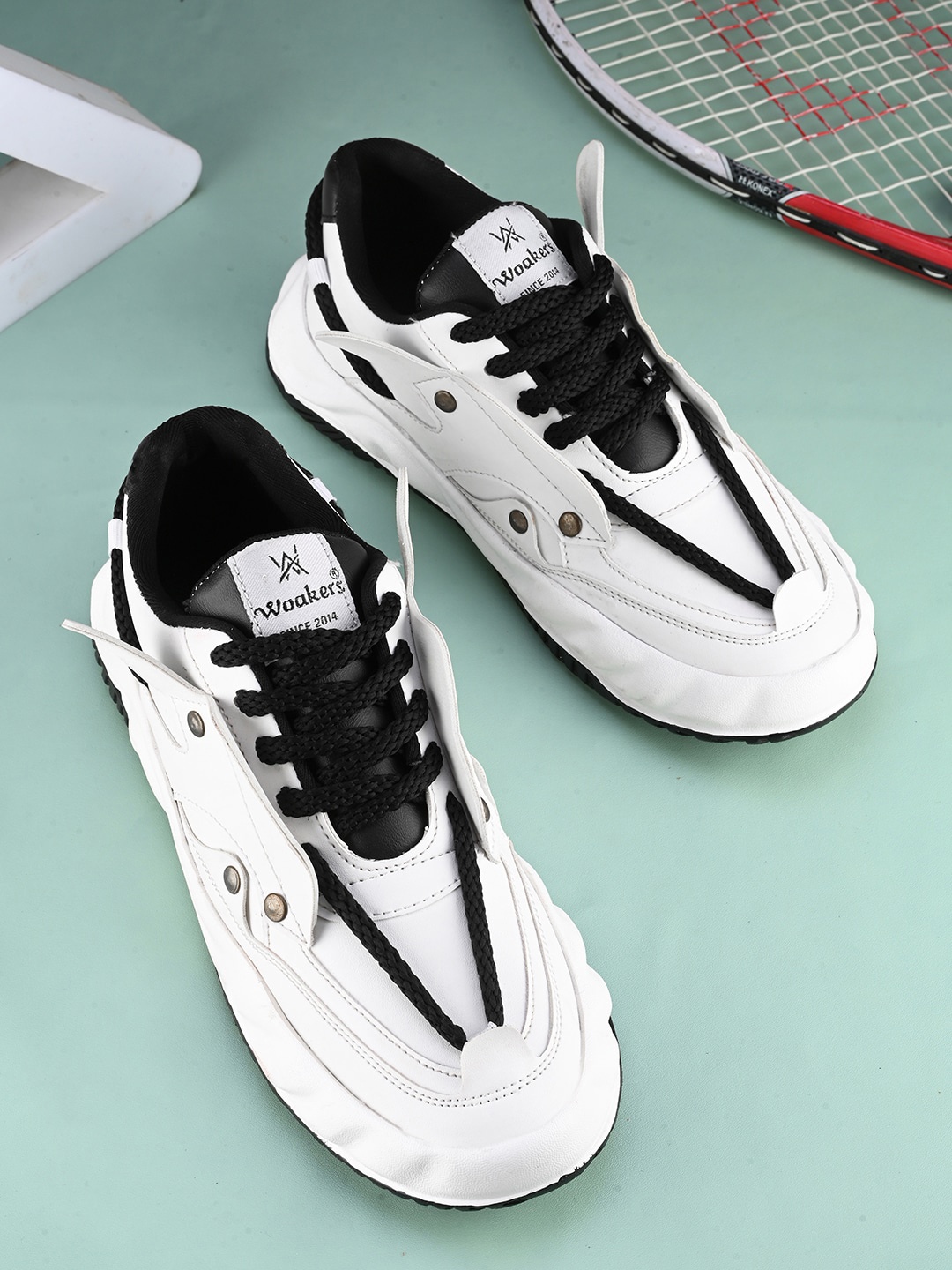 

Woakers Men Colourblocked Lightweight Sneakers, White