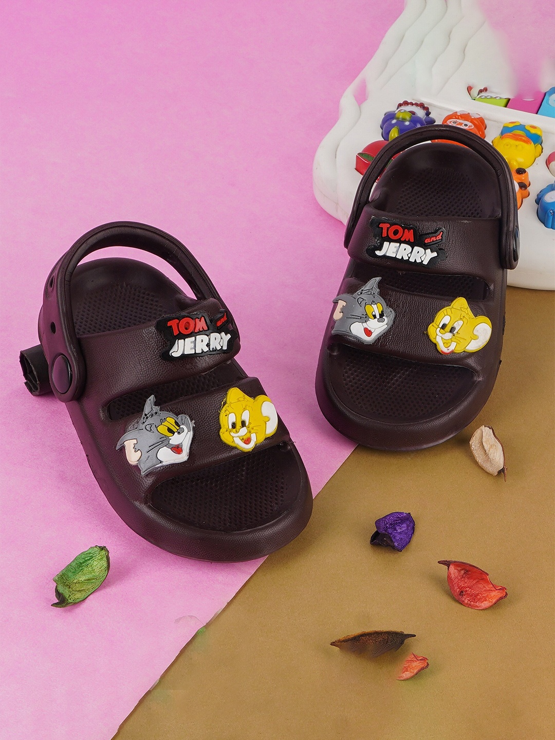 

BAESD Kids Tom & Jerry Applique Clogs, Brown