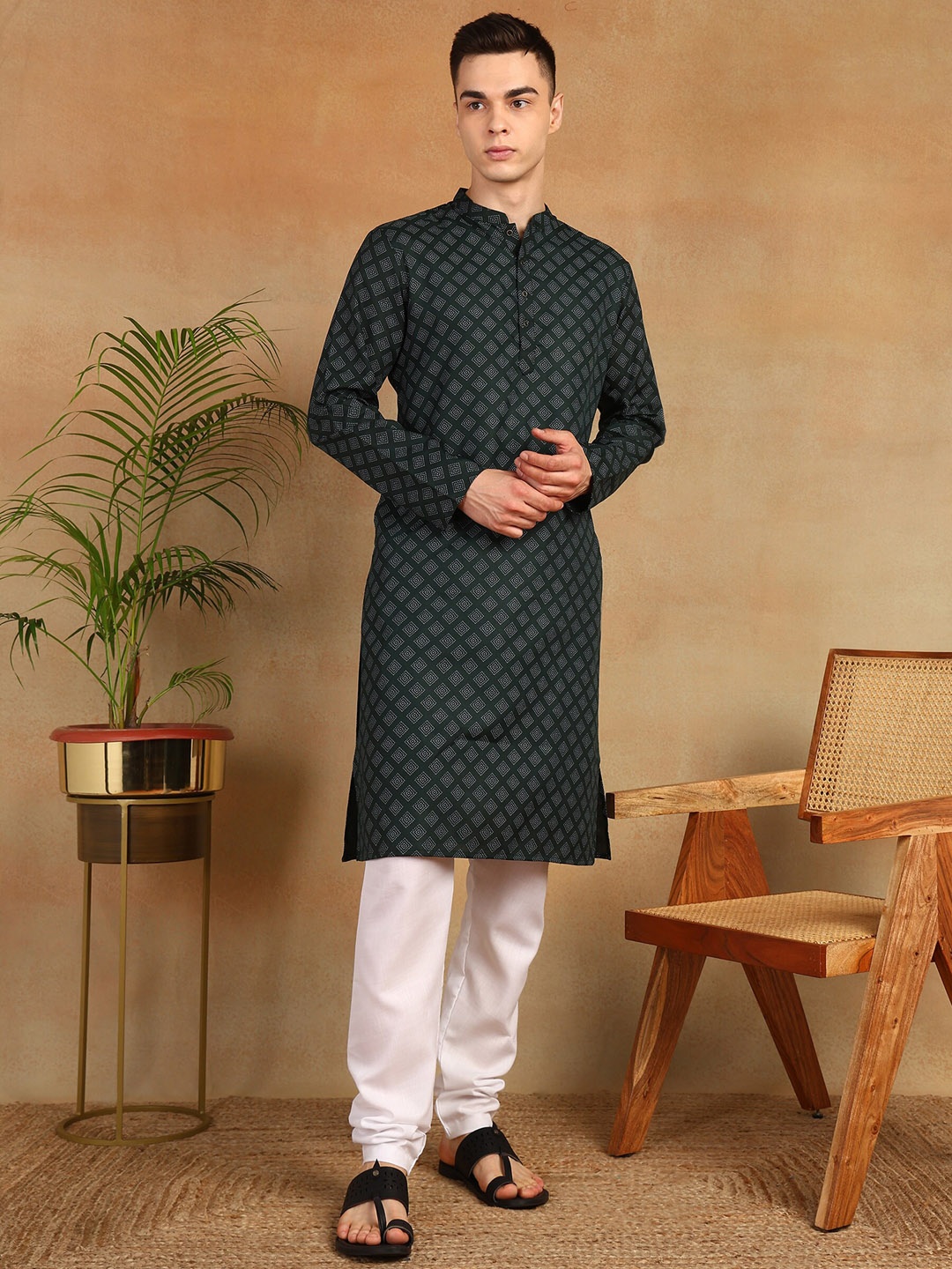 

Anouk Geometric Woven Design Thread Work A-Line Kurta, Green