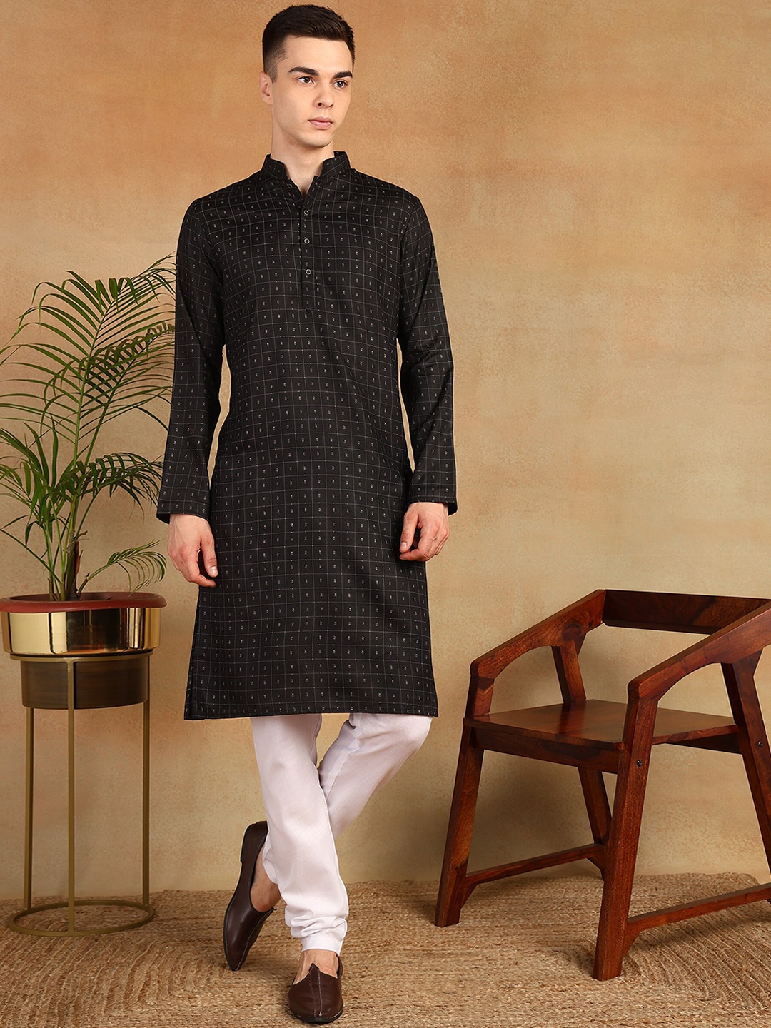 

Anouk Black Geometric Printed Mandarin Collar Long Sleeves Thread Work Kurta