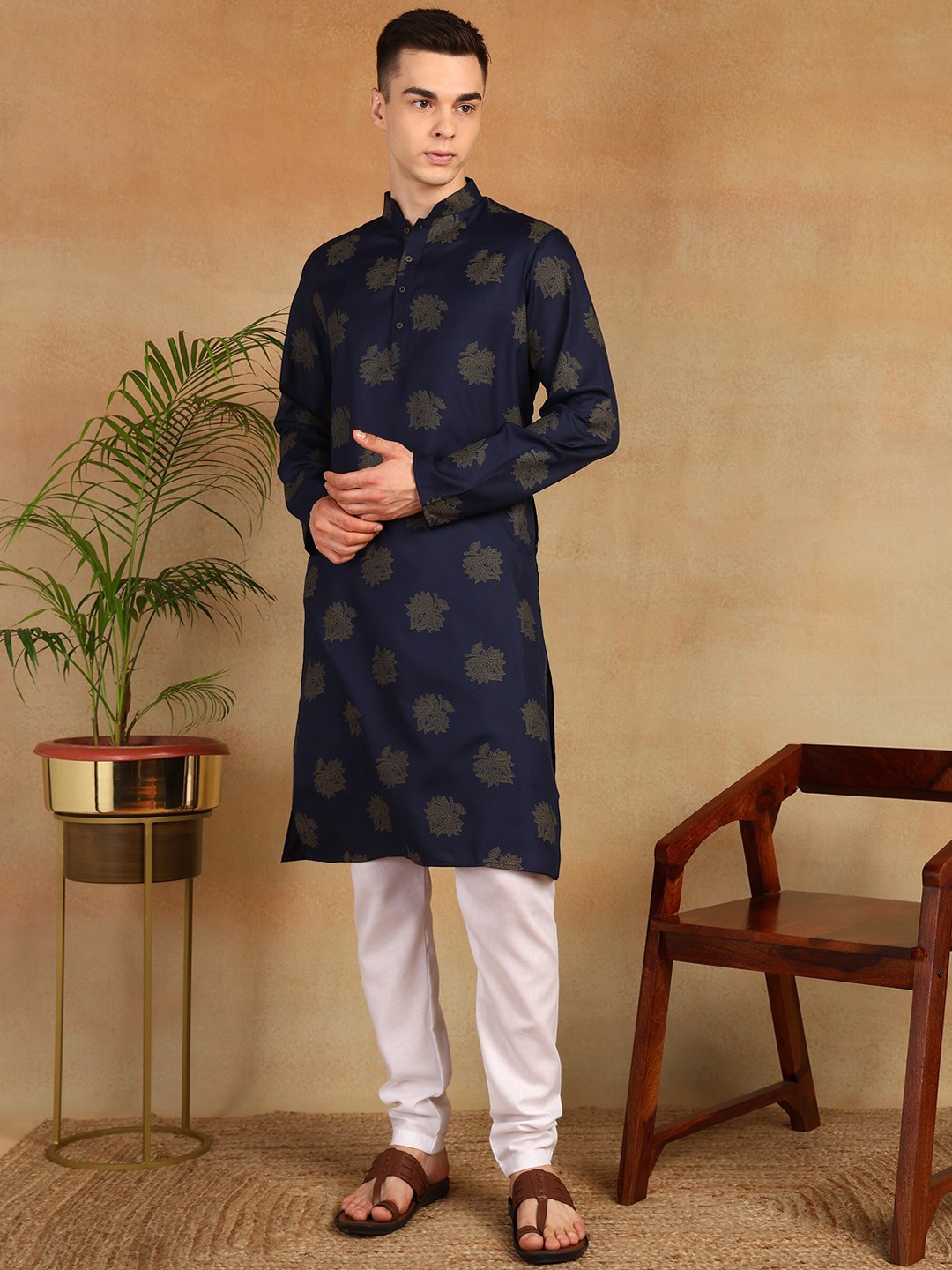 

Anouk Navy Blue Geometric Printed Mandarin Collar Long Sleeves Thread Work Kurta