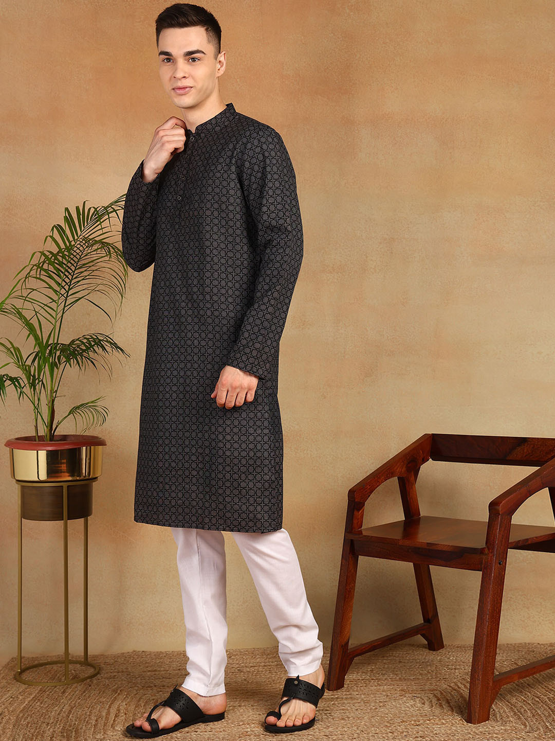 

Anouk Geometric Woven Design Mandarin Collar Long Sleeves Straight Kurta, Black