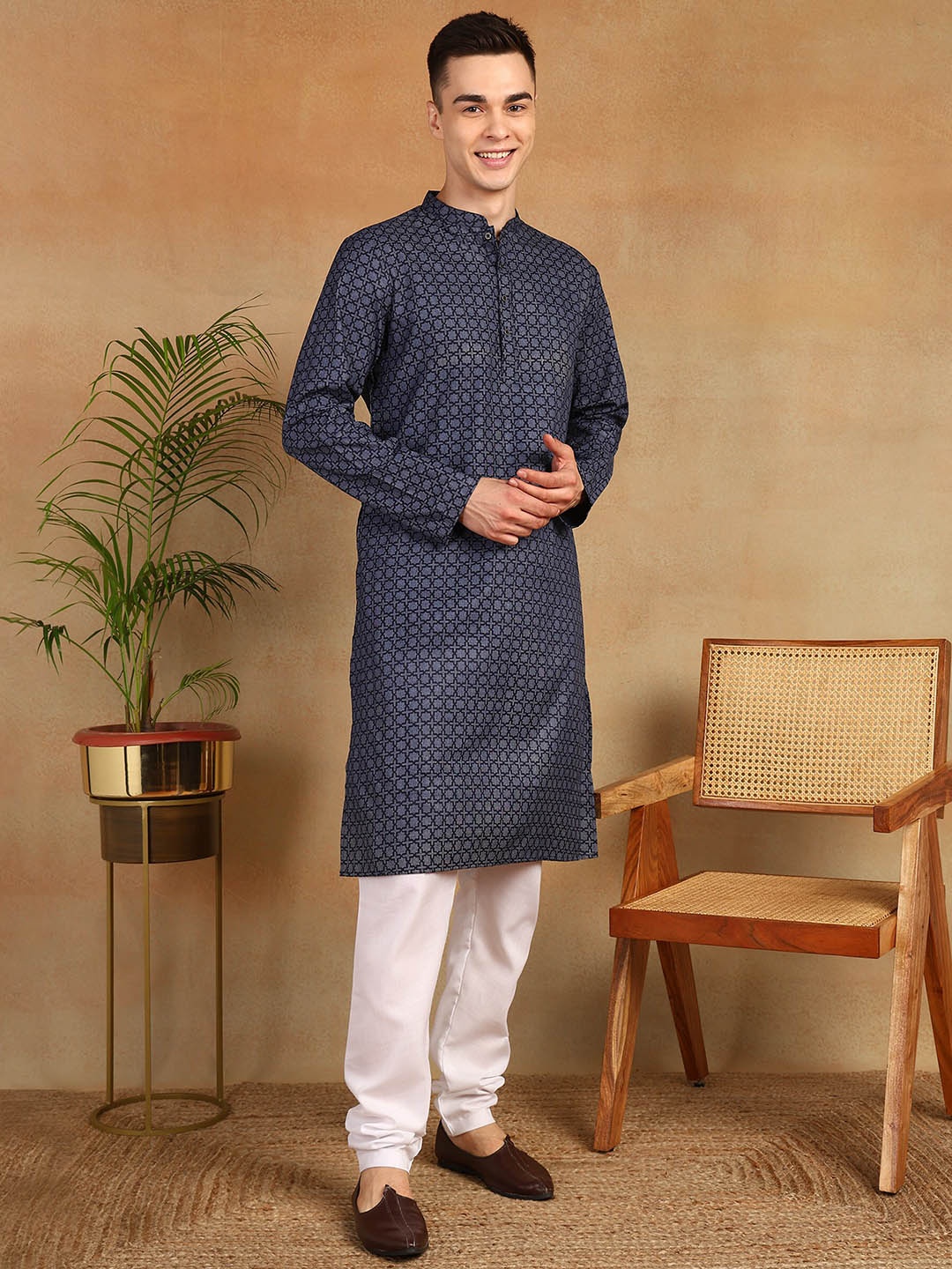 

Anouk Geometric Woven Design Straight Kurta, Navy blue