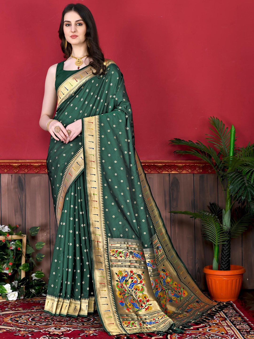 

PATIALAPICKS Woven Design Zari Pure Silk Paithani Saree, Green