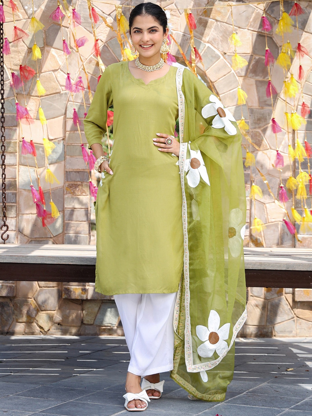 

Chandbaali Floral Straight Kurta with Trousers & Dupatta, Green