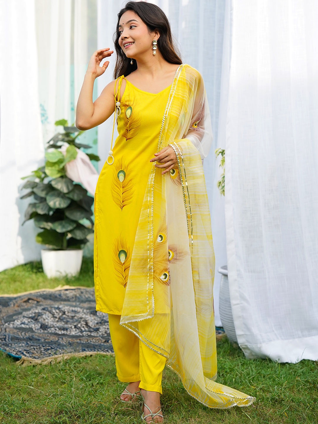 

Chandbaali Ethnic Motifs Printed V-Neck Sleeveless Kurta with Trousers & With Dupatta, Yellow