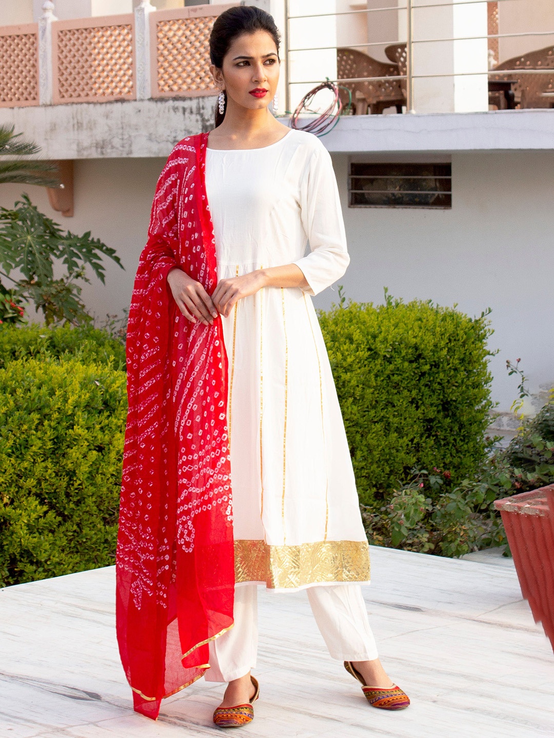 

Chandbaali Round Neck Three-Quarter Sleeves Anarkali Kurta with Trousers & With Dupatta, White