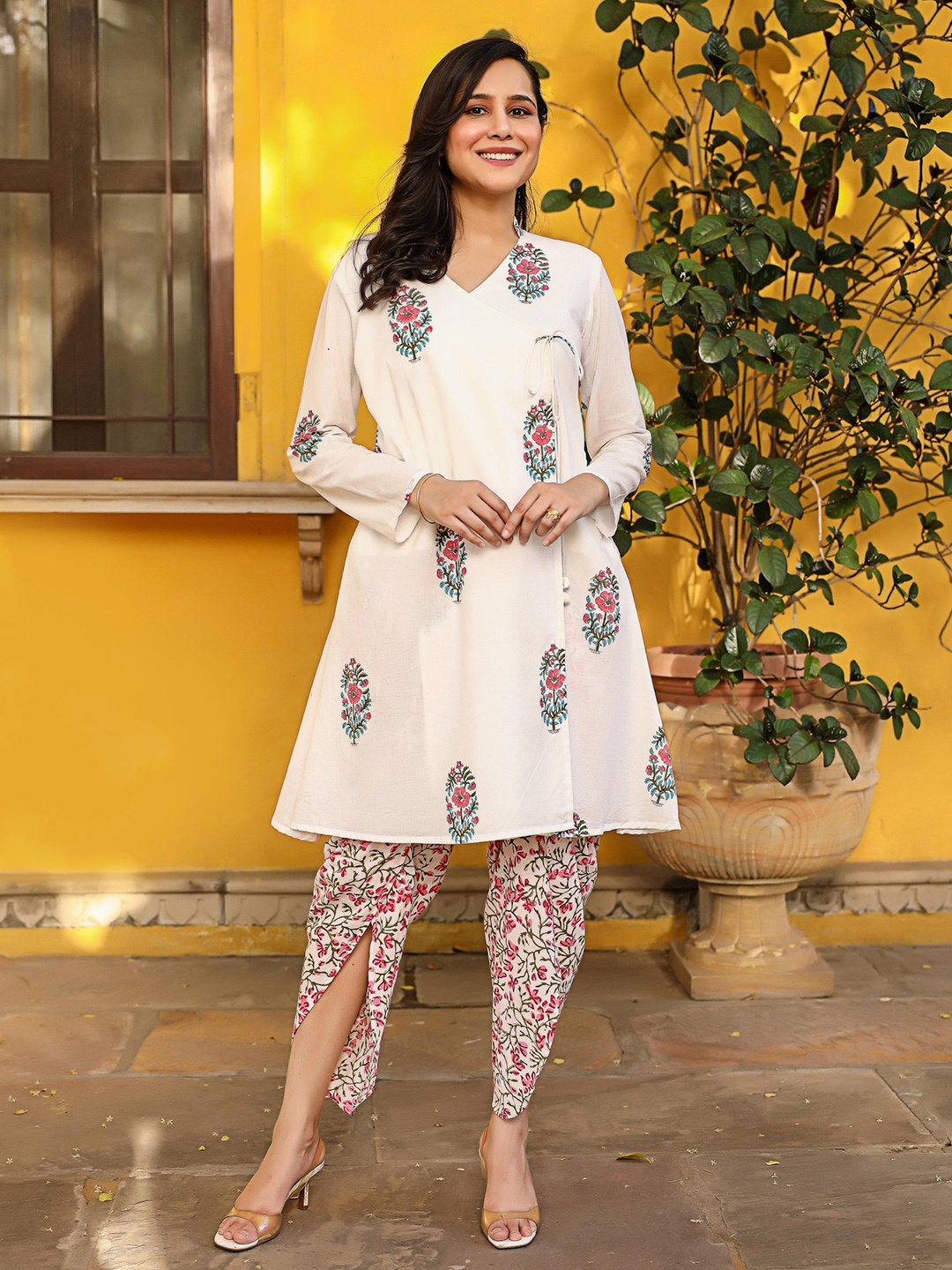 

Chandbaali Floral Printed V-Neck Angrakha Pure Cotton Kurta with Dhoti Pants, White