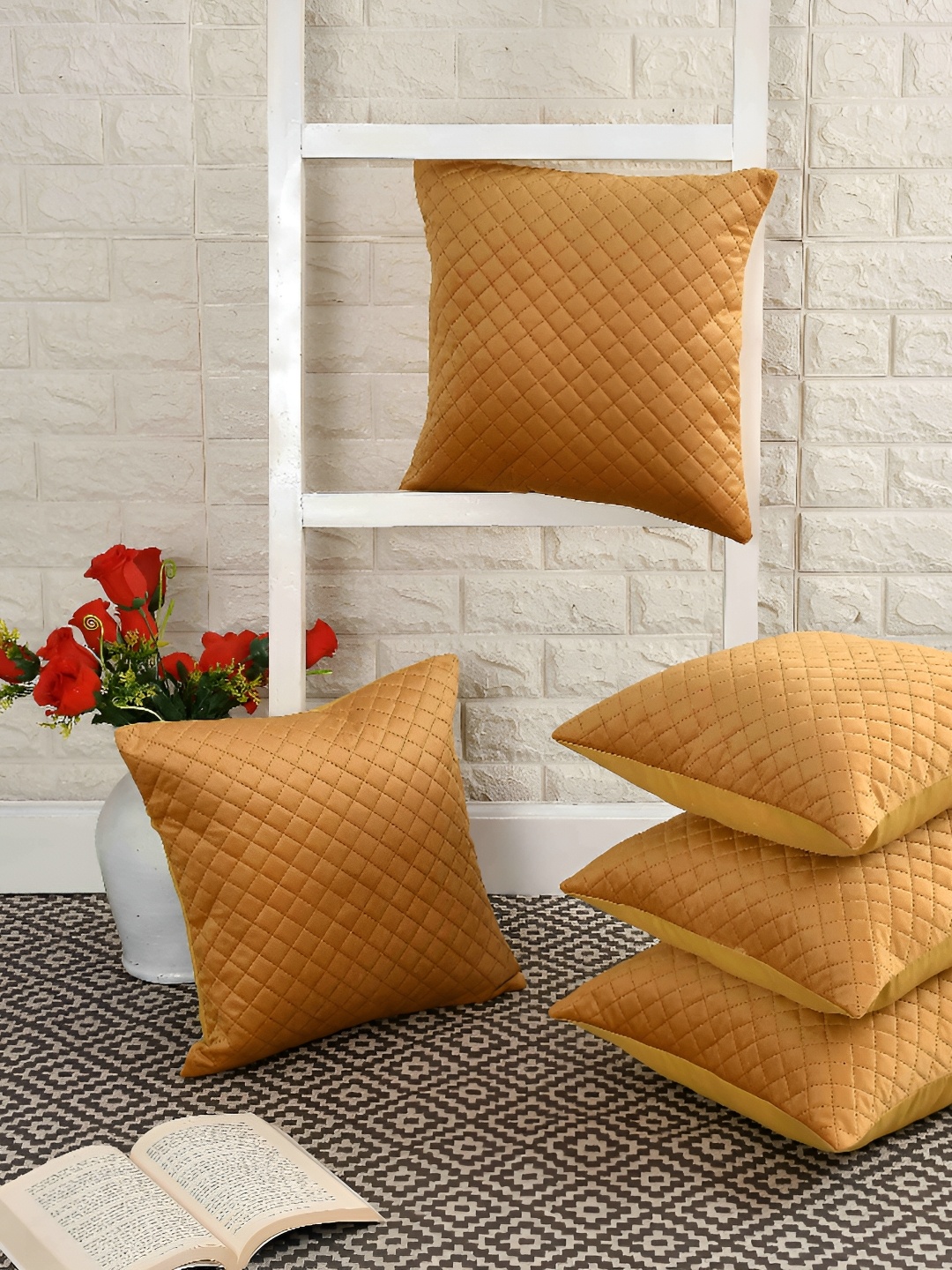 

BIGGER FISH Gold-Toned 5 Pieces Checked Velvet Square Cushion Covers