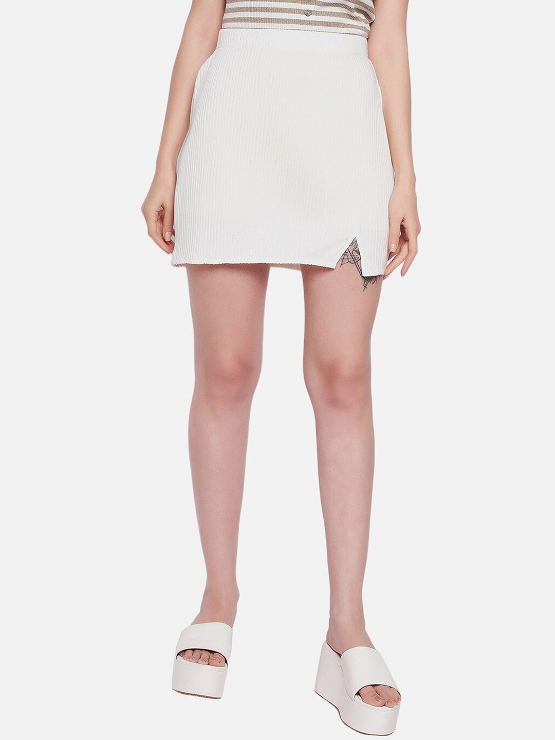 

HANG N HOLD Cotton Mini Skirt, White