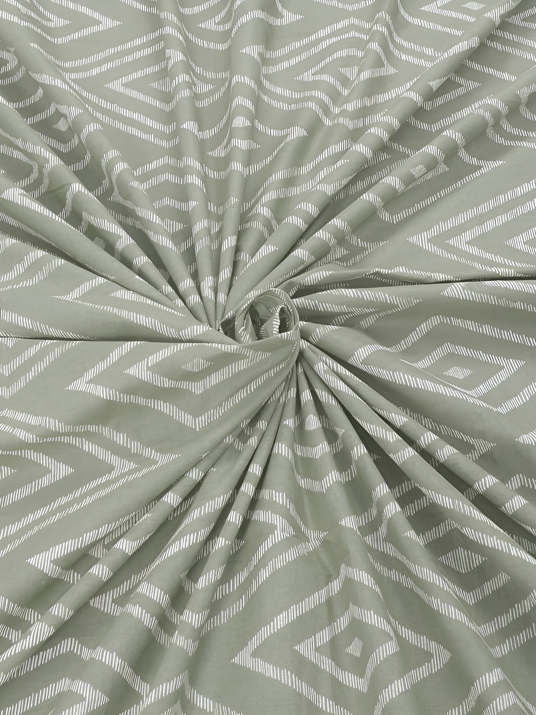 

PHOEBEE Green & White Geometric 120 TC Single Bedsheet with 1 Pillow Covers
