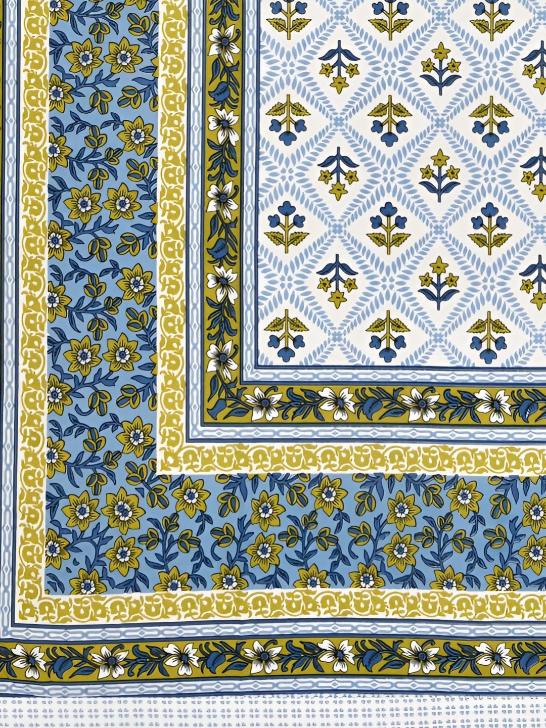 

PHOEBEE White & Blue Floral 120 TC Single Bedsheet with 1 Pillow Covers