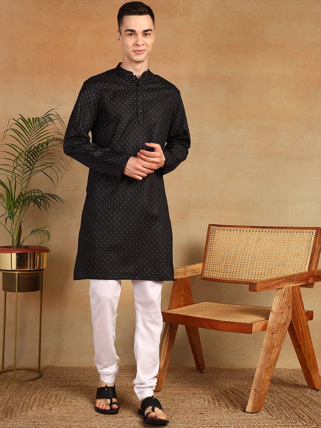 

Anouk Mandarin Collar Long Sleeves Kurta, Black