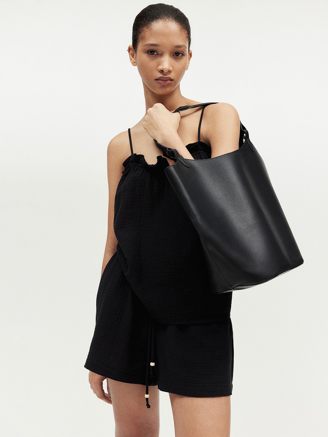 

H&M Women Cotton Muslin Shorts, Black
