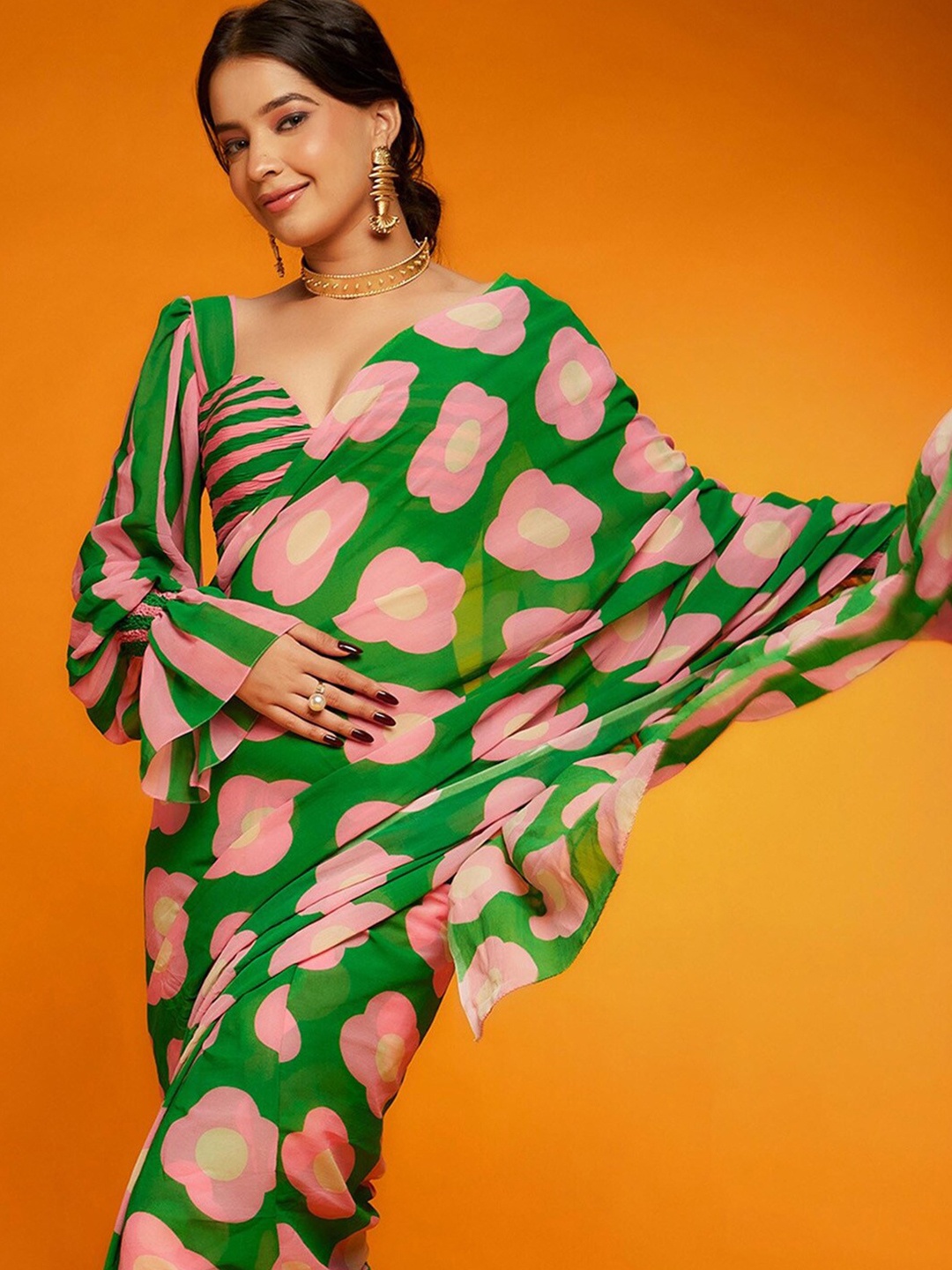 

Sangria Floral Printed Satin Saree, Green