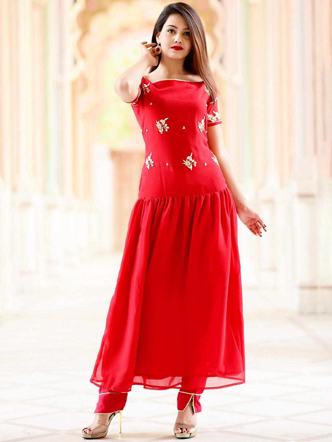 

Chandbaali Floral Embroidered Boat Neck Short Sleeves Thread Work Kurta with Trousers, Red