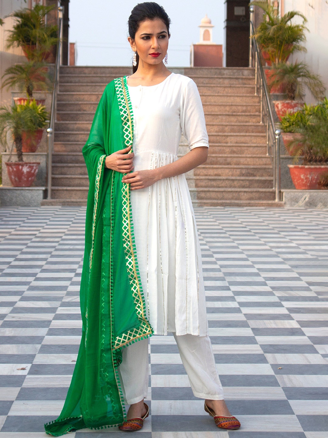 

Chandbaali Round Neck Three-Quarter Sleeves Kurta with Trousers & With Dupatta, White