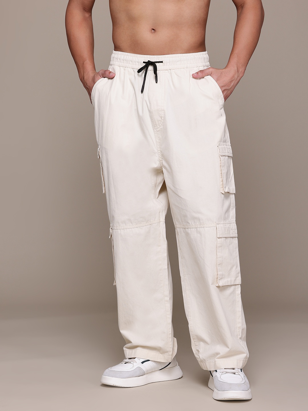 The Roadster Lifestyle Co. Men Pure Cotton Relaxed Fit Cargos, Cream