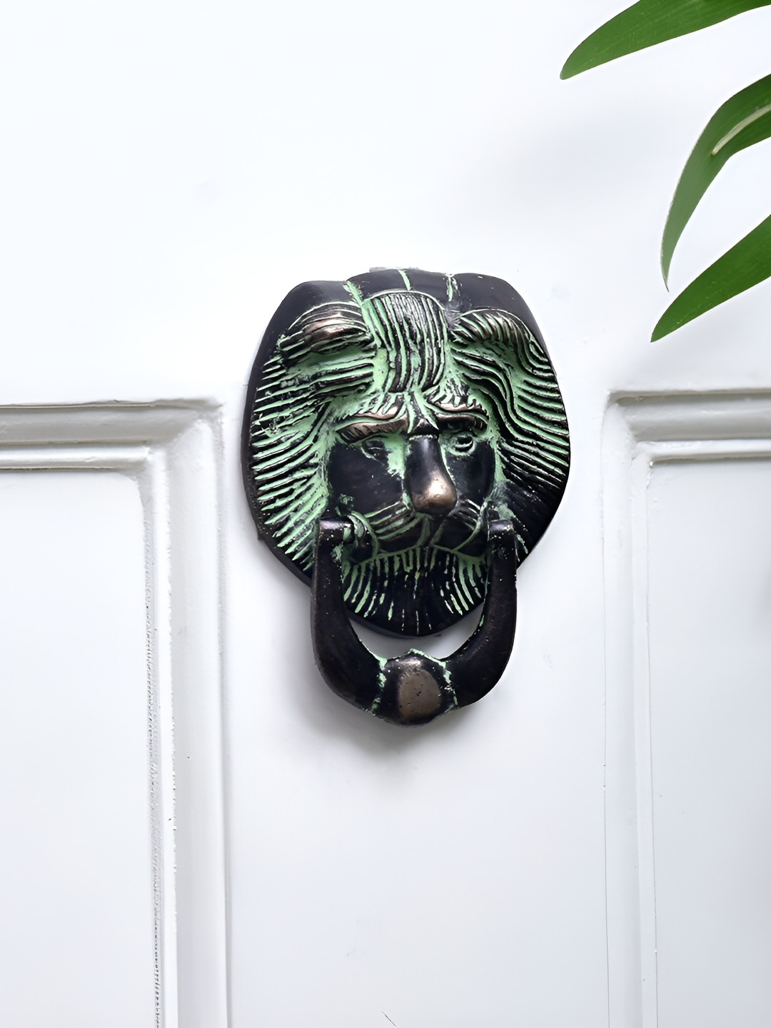 

Indianshelf Black & Green Lion Mask Door Knocker