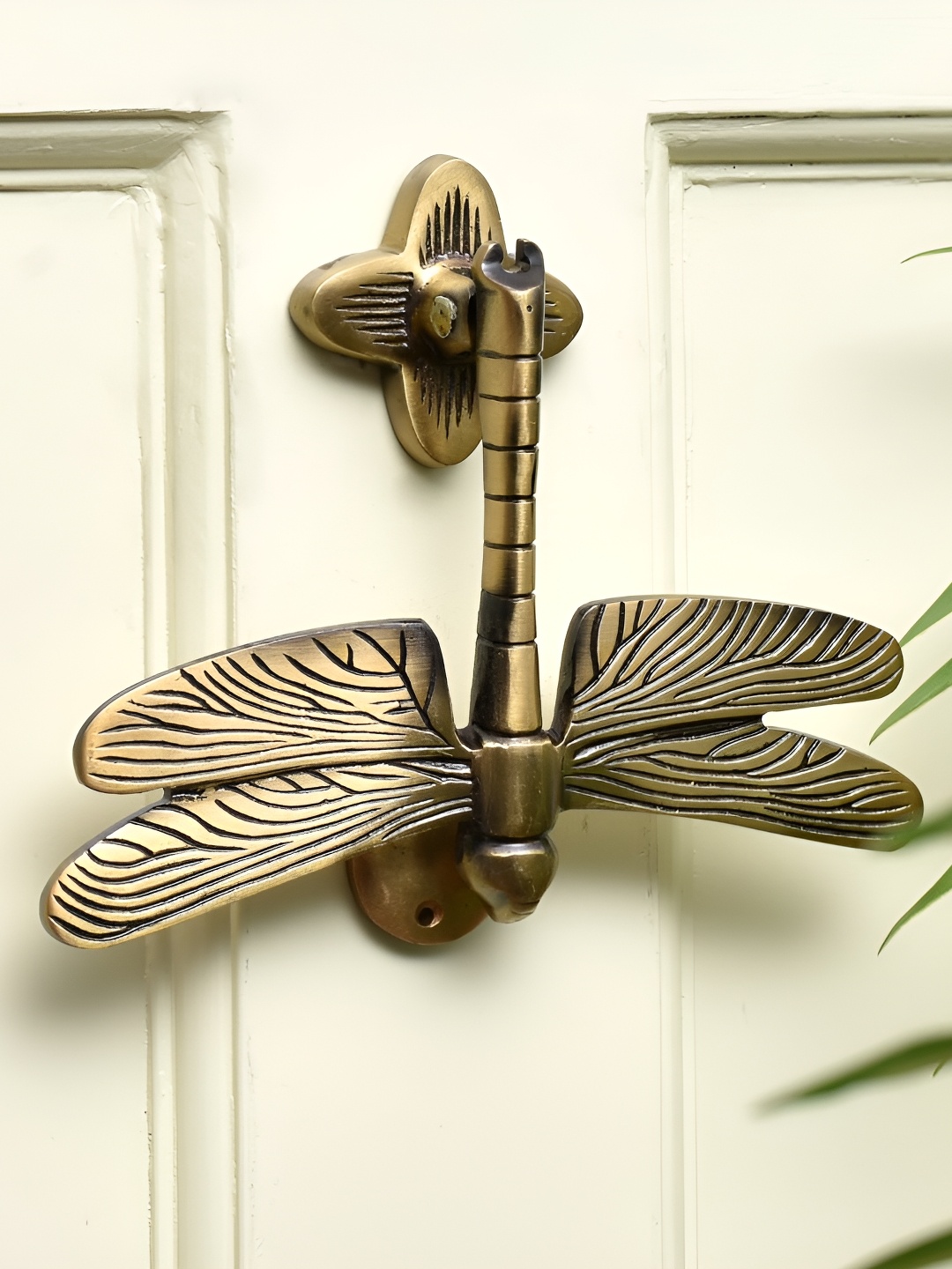 

Indianshelf Beige Antique Dragonfly Door Knocker