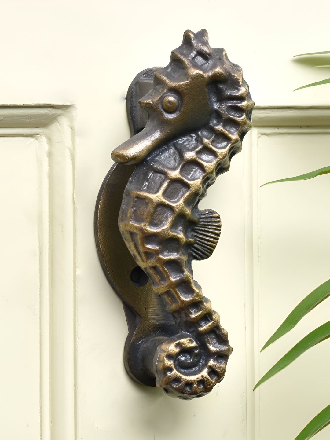

Indianshelf Gold toned Iron Sea Horse Door Knocker