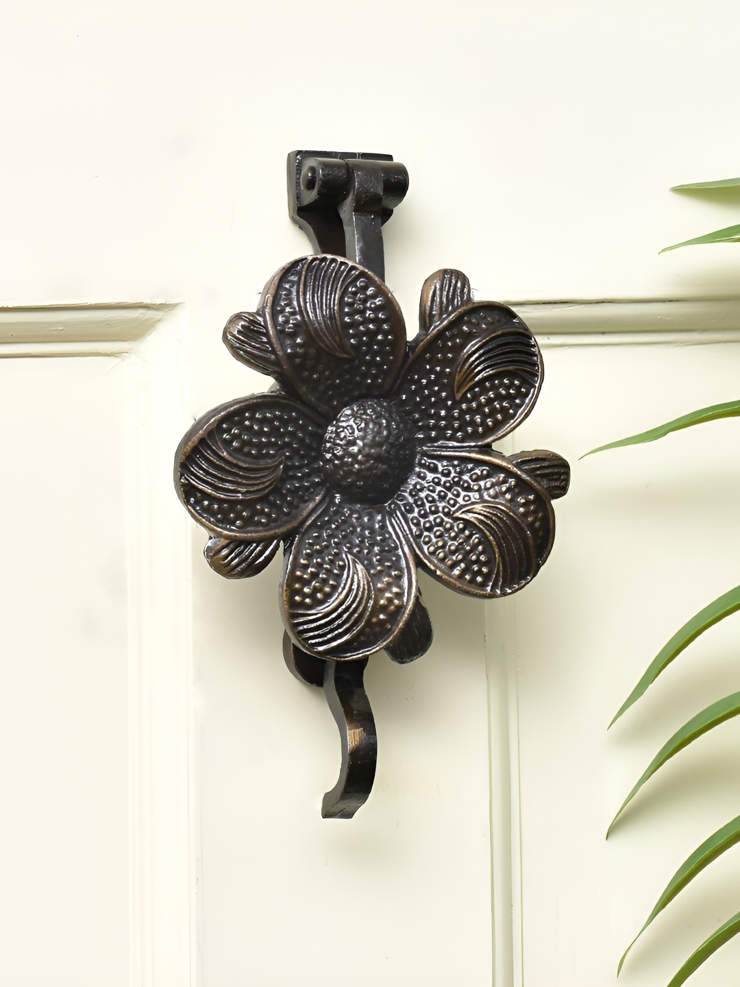 

Indianshelf Beige Sunflower Door Knocker