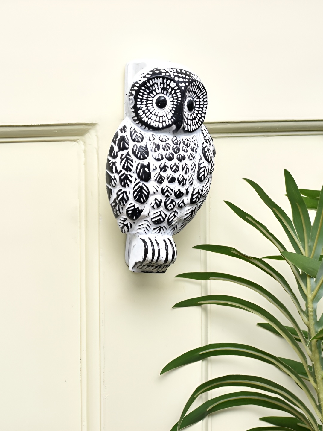 

Indianshelf White & Black Antique Owl Door Knockers