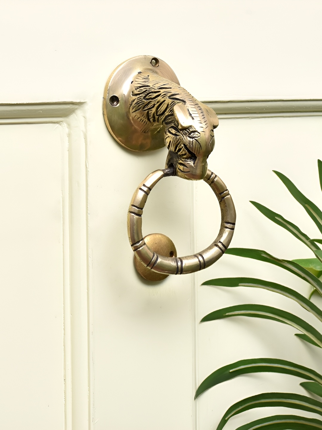 

Indianshelf Beige Tiger Head Door Knocker