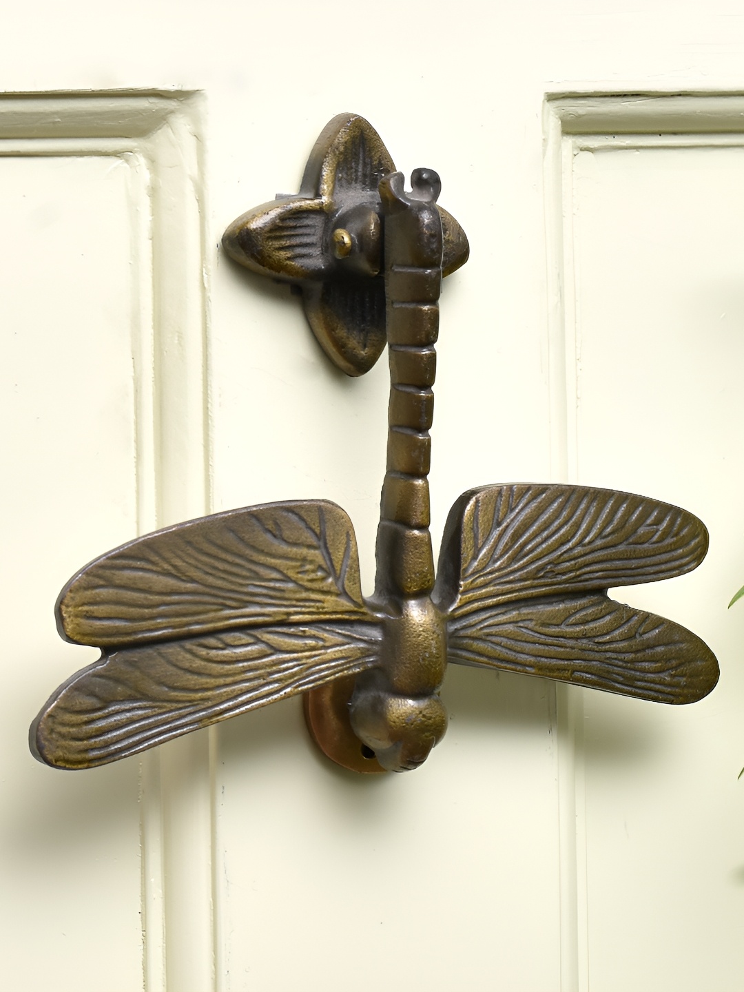 

Indianshelf Beige Antique Dragonfly Door Knocker