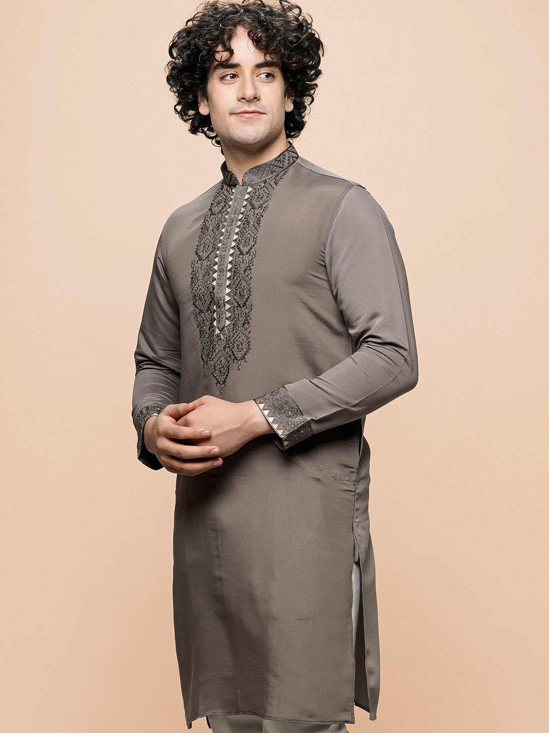 

MAAHI FABS Embroidered Thread Work Strigth Kurta, Grey