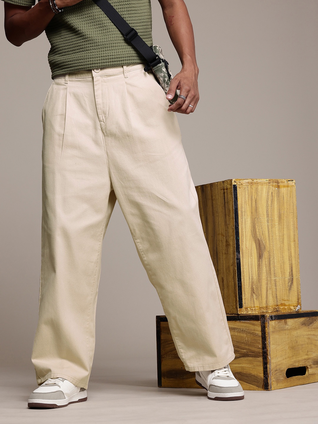 

The Roadster Life Co. Men Baggy Fit Pleated Pure Cotton Chinos Trousers, Beige