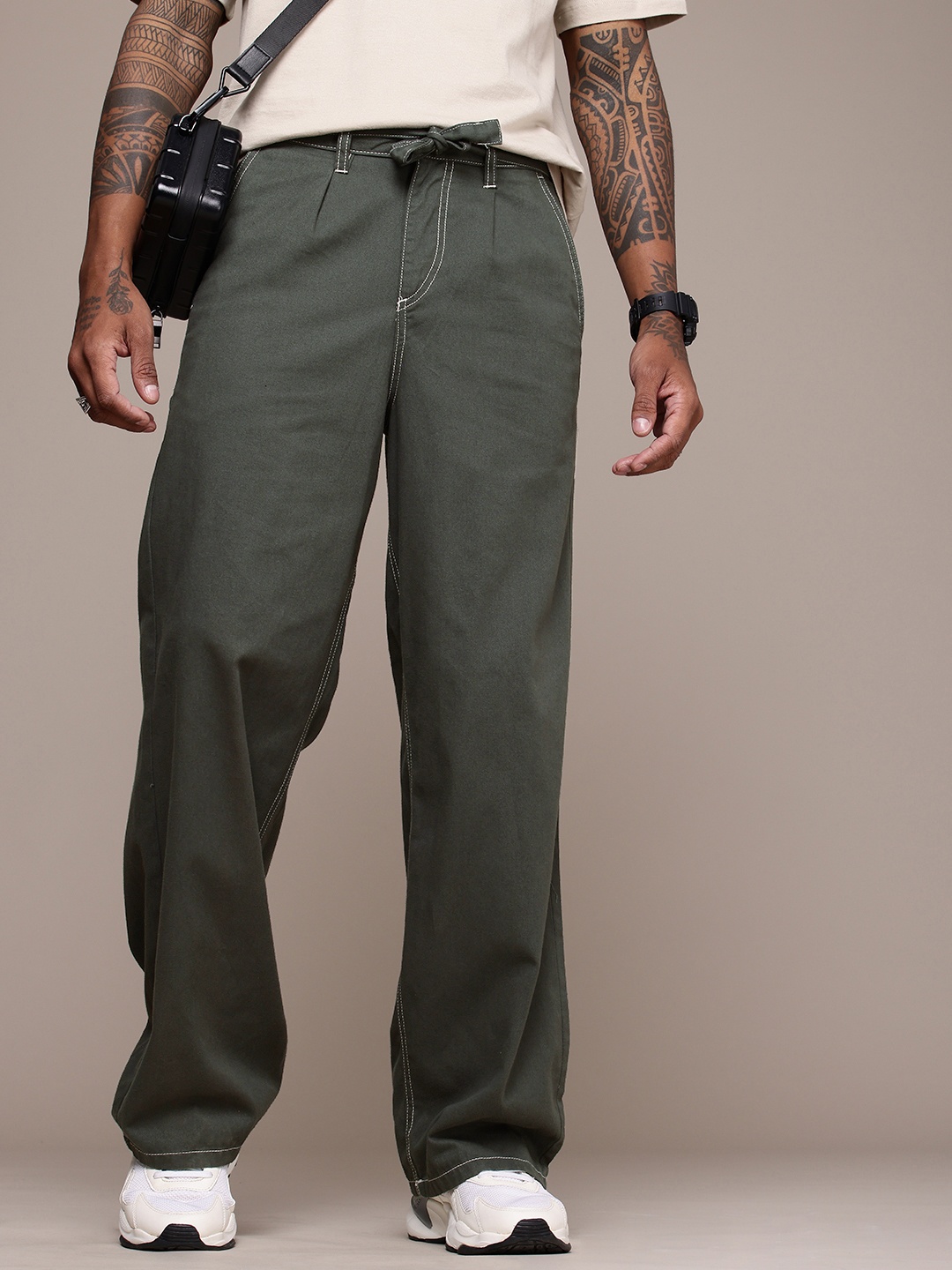 

The Roadster Life Co. Men Flared Pleated Pure Cotton Wide Leg Trousers, Green