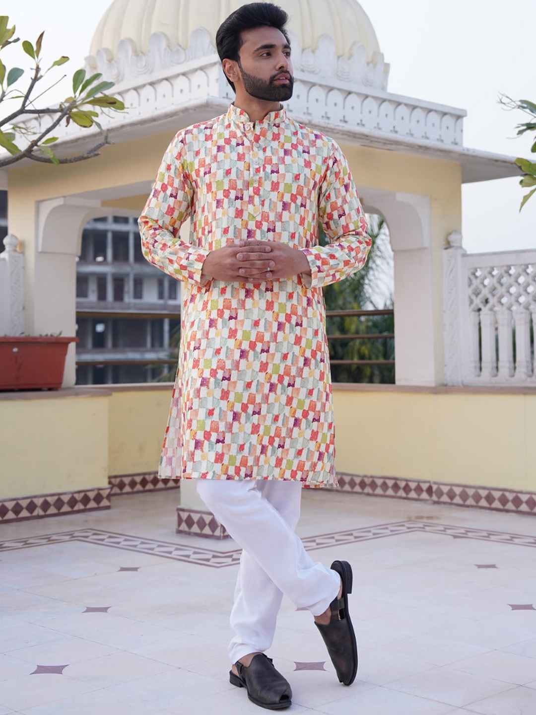 

Aanys Culture Geometric Printed Mandarin Collar Full Sleeves Kurta, Pink