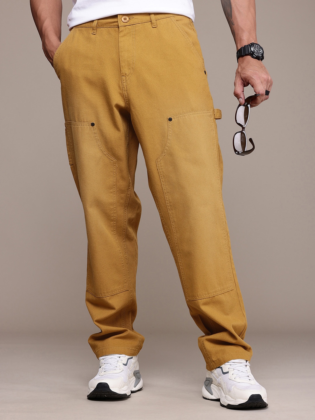 

The Roadster Life Co. Men Relaxed Fit Pure Cotton Trousers, Mustard