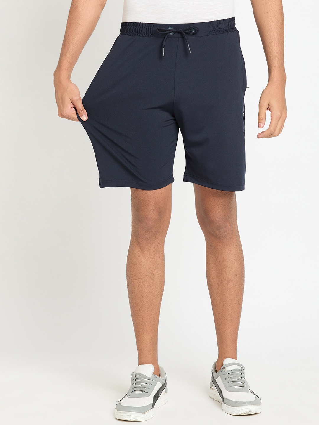 

Okane Men Mid-Rise Shorts, Navy blue