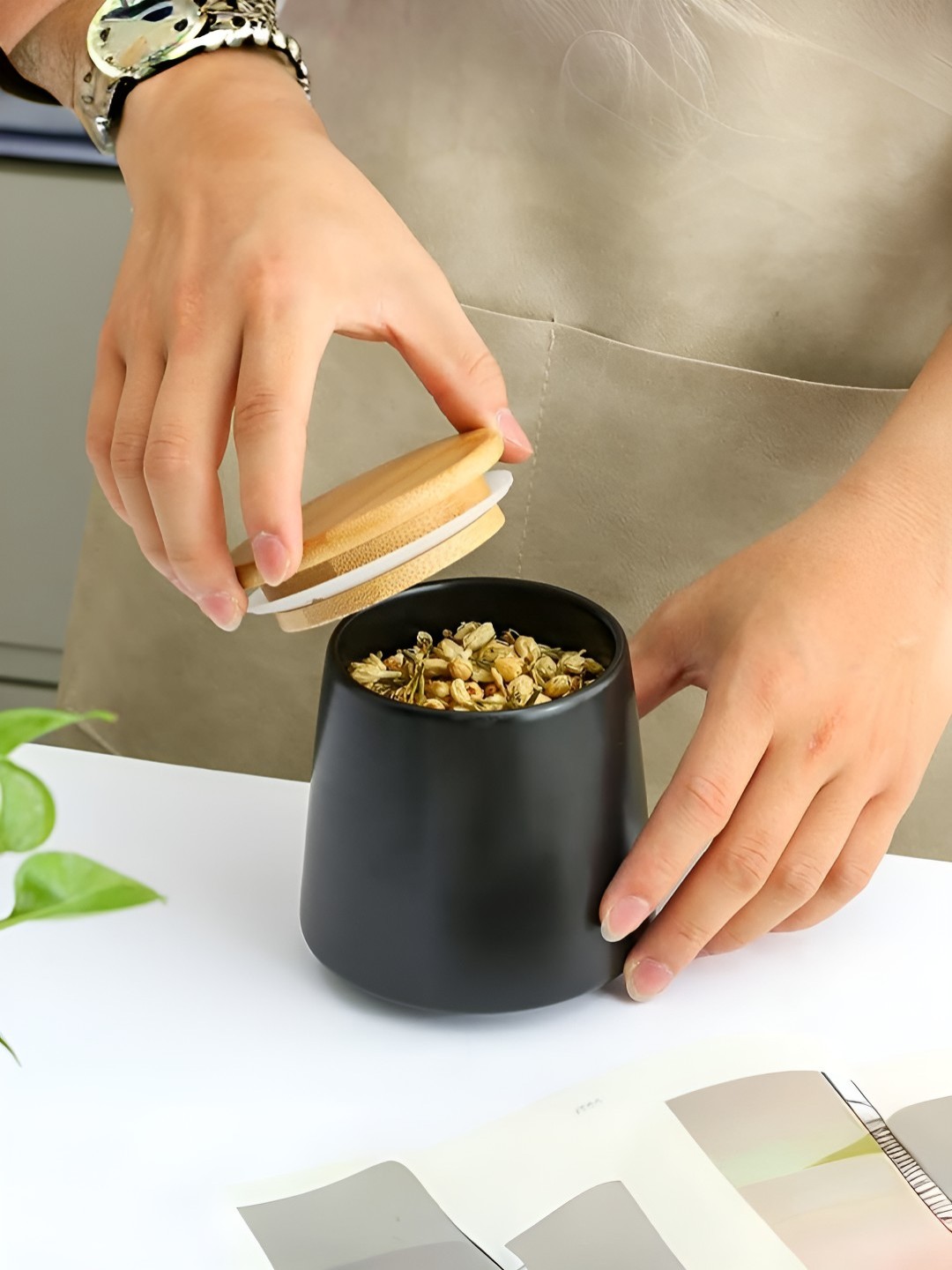 

UMAI Black Ceramic Kitchen Storage Jar With Bamboo Lid 700 ml