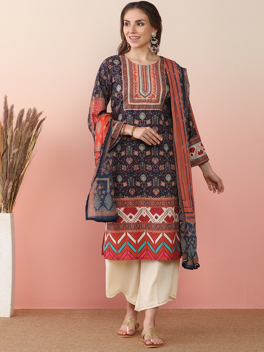 

Ahalyaa Ethnic Motifs Printed Regular Gotta Patti Kurta With Palazzos & Dupatta, Navy blue