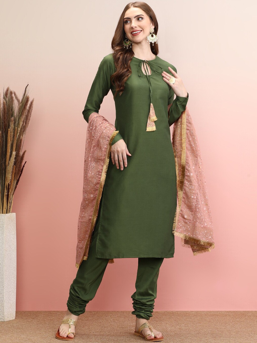 

Ahalyaa Tie-Up Neck Regular Sleeves Straight Kurta Set, Olive