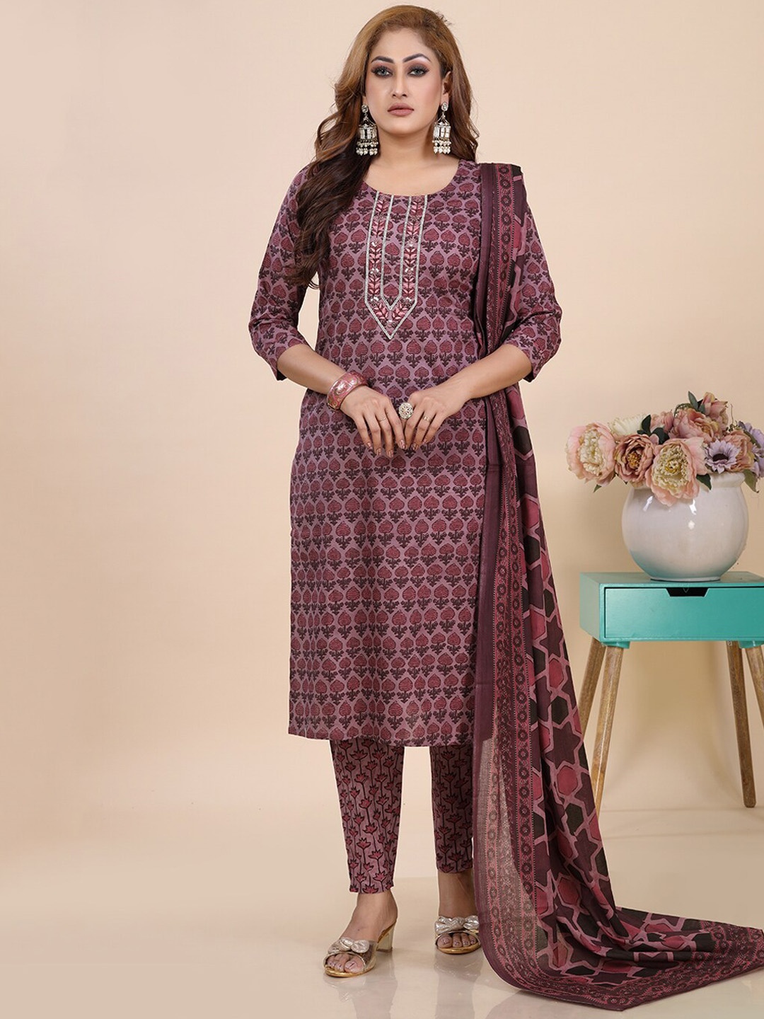 

Amchoor Floral Printed Round Neck Straight Kurta with Trousers & Dupatta, Maroon