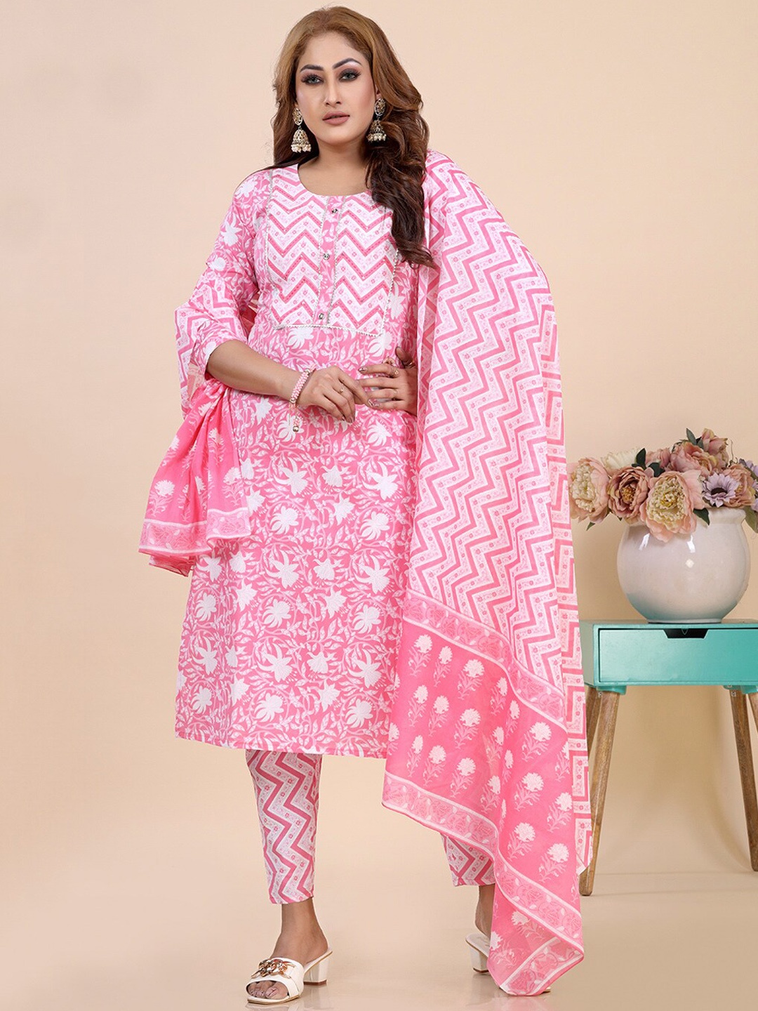 

Amchoor Floral Printed Regular Straight Kurta With Trousers & Dupatta, Pink