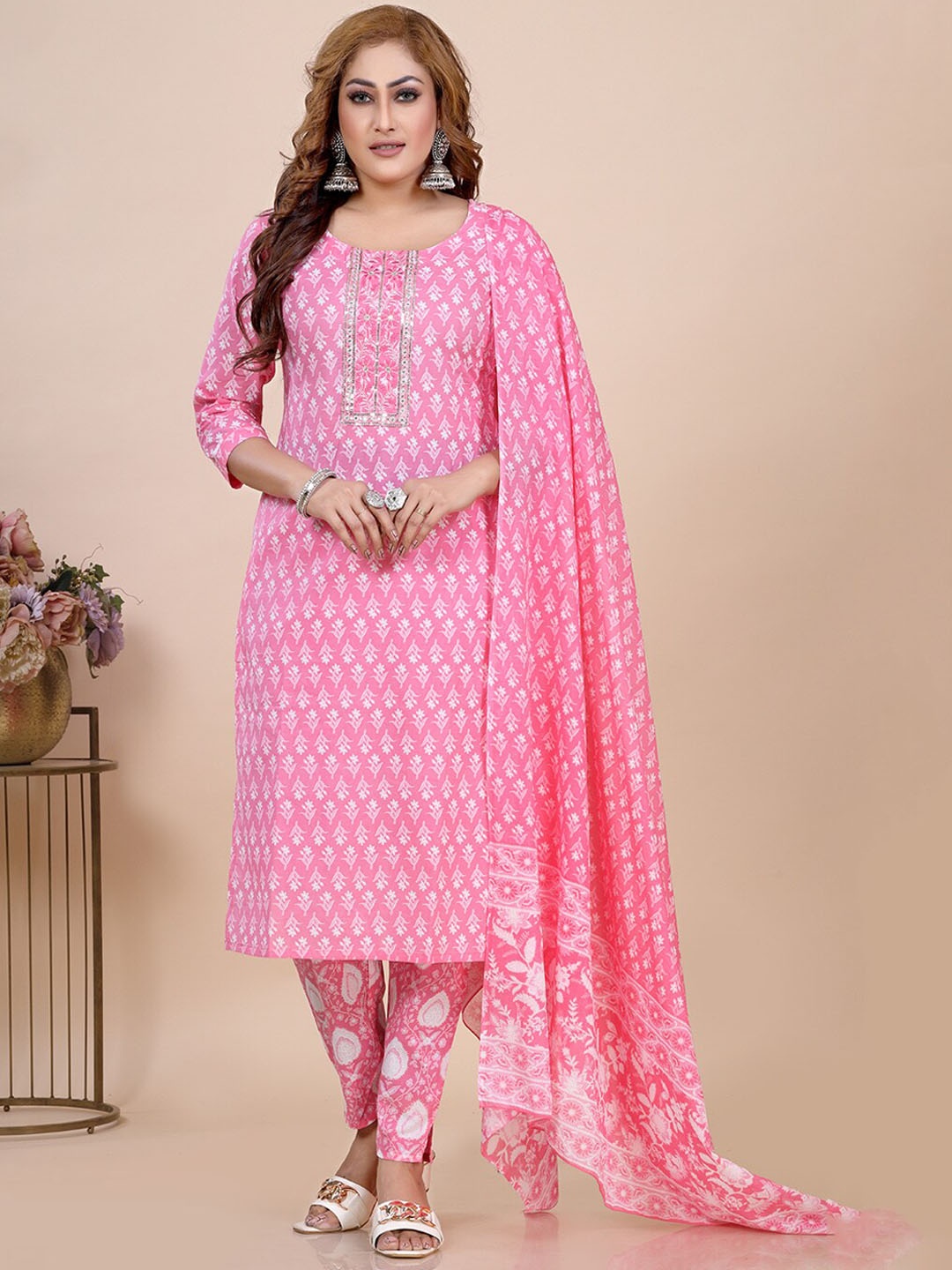 

Amchoor Ethnic Motifs Printed Straight Sequinned Kurta with Trousers & Dupatta, Pink