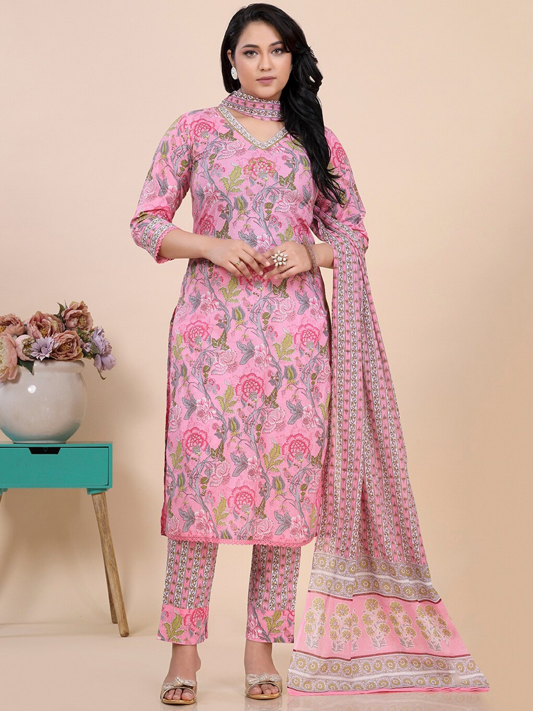 

Amchoor Floral Printed V- Neck Kalamkari Kurta With Trouser & Dupatta, Pink