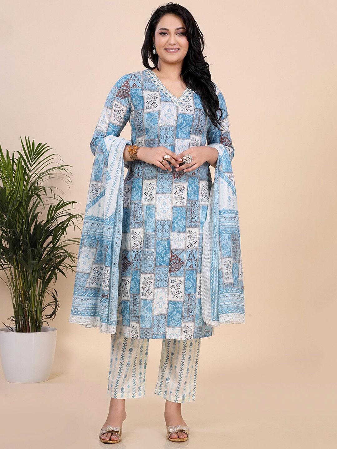 

Amchoor Ethnic Motifs Printed V- Neck Wolfram Pattern Kurta With Trouser & Dupatta, Blue