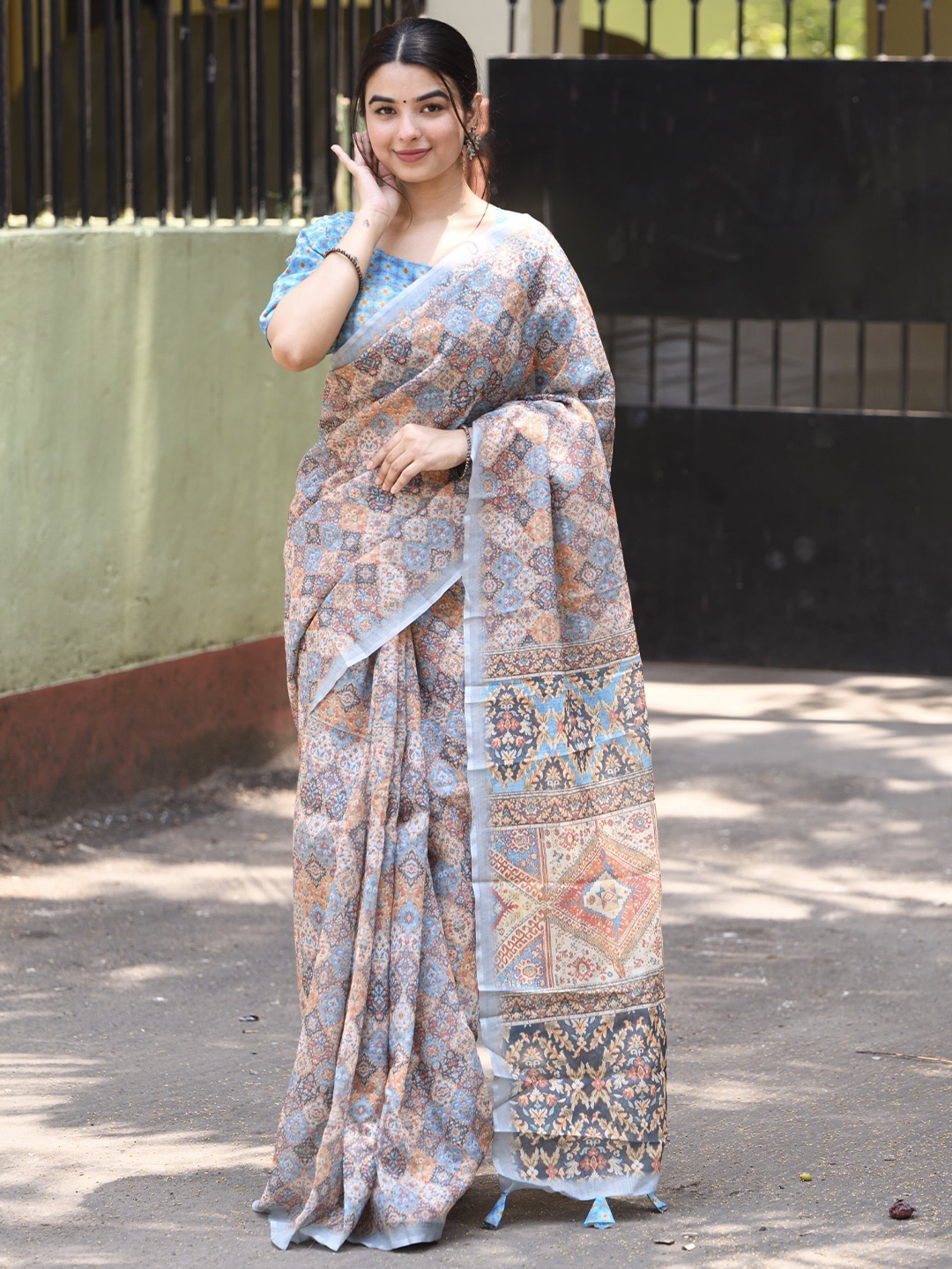 

VEECHIS Kalamkari Printed Pure Linen Saree, Blue