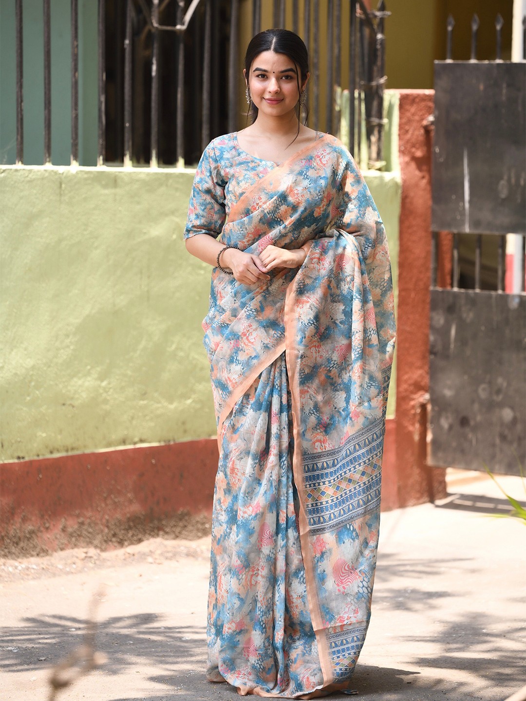 

VEECHIS Abstract Printed Pure Linen Saree, Blue