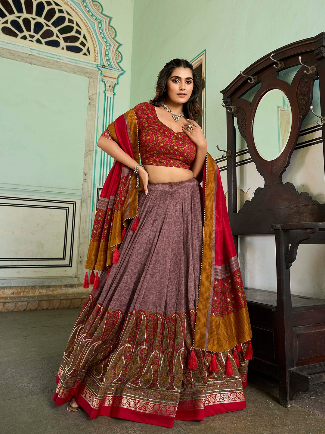 

LOOKNBOOK ART Printed Foil Printed Semi-Stitched Lehenga & Unstitched Blouse With Dupatta, Mauve