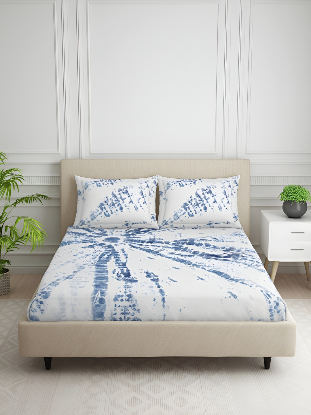 

SPACES Blue & White Geometric Printed 138 TC King Bedsheet With 2 Pillow Covers